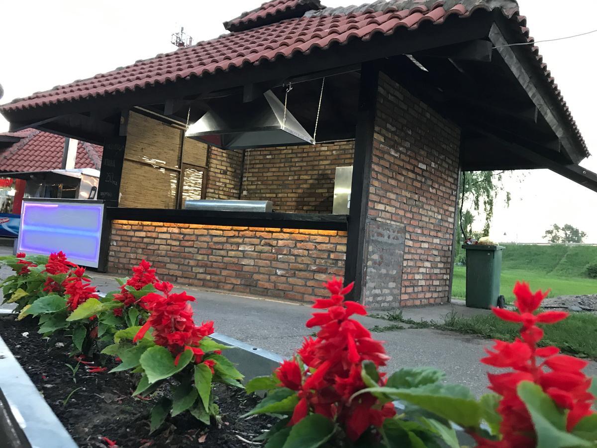 Motel Stari Hrast Markovac Εξωτερικό φωτογραφία