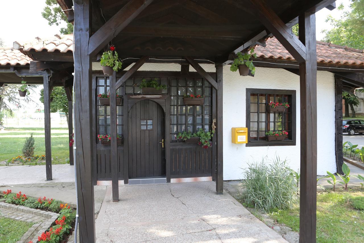 Motel Stari Hrast Markovac Εξωτερικό φωτογραφία
